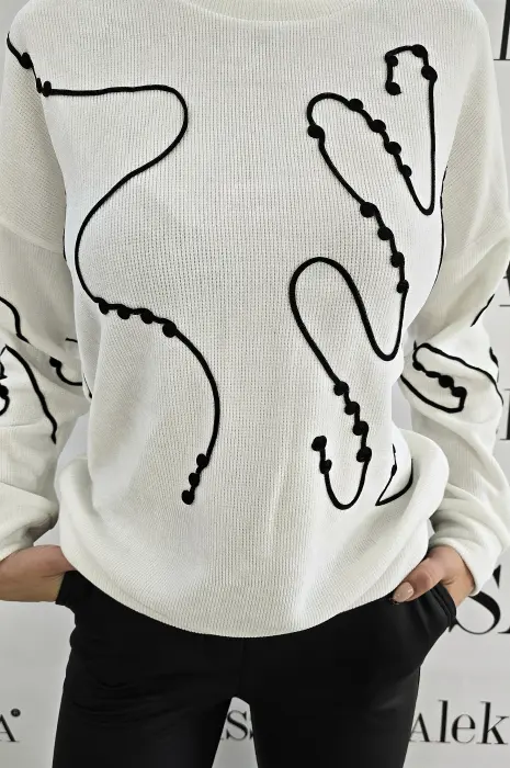 Бяла блуза с черни орнаменти - 306 - Бяла блуза с черни орнаменти - 306
