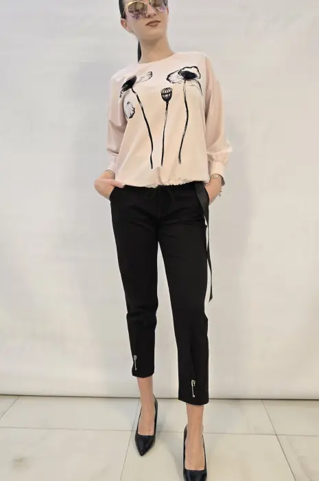 Блуза пудра с черни цветя - 495 - Блуза пудра с черни цветя - 495