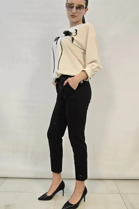 Бежова блуза с черни цветя - 478 - Бежова блуза с черни цветя - 478