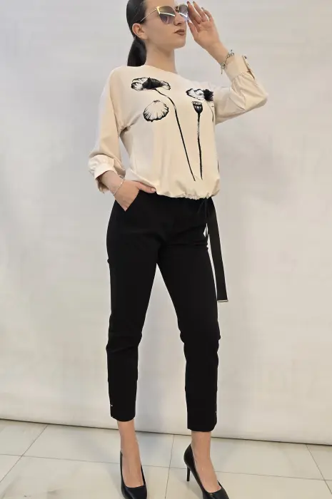 Бежова блуза с черни цветя - 479 - Бежова блуза с черни цветя - 479