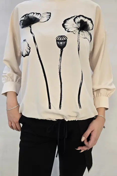 Бежова блуза с черни цветя - 480 - Бежова блуза с черни цветя - 480