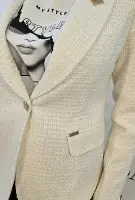 Елегантно бяло сако букле с брошка - Елегантно бяло сако букле с брошка